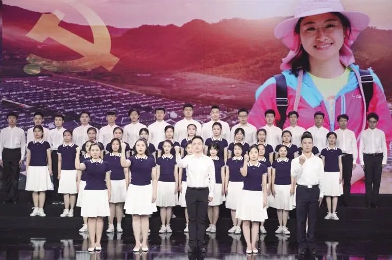 【民族团结一家亲】“七一勋章”获得者黄文秀：她用生命诠释最美青春丨总书记讲过的民族团结进步故事