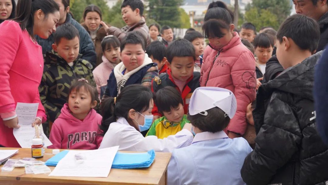【新闻】“关爱听力健康，聆听精彩未来”——铜仁市妇幼保健院前往市特殊教育学校开展“全国爱耳日”健康教育义诊活动！