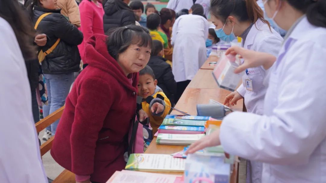 【新闻】“关爱听力健康，聆听精彩未来”——铜仁市妇幼保健院前往市特殊教育学校开展“全国爱耳日”健康教育义诊活动！