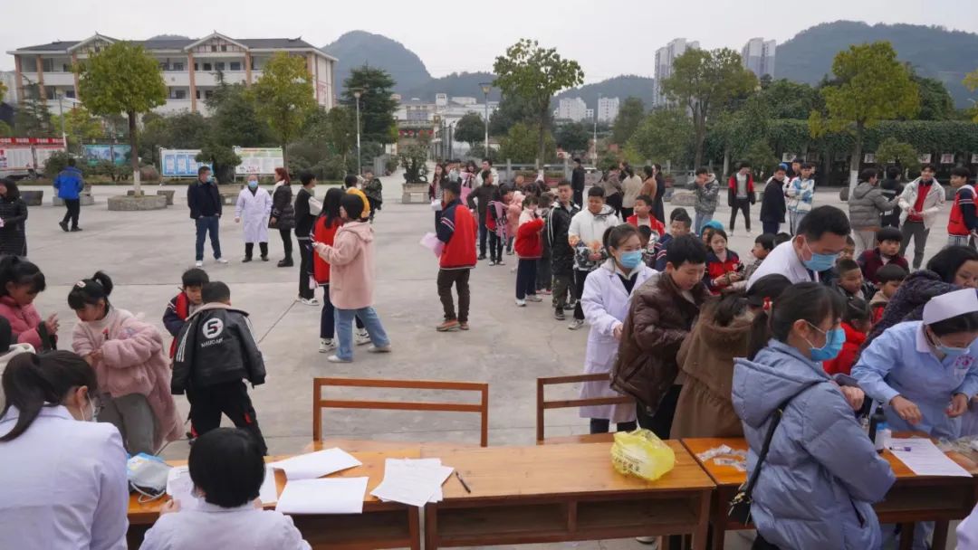 【新闻】“关爱听力健康，聆听精彩未来”——铜仁市妇幼保健院前往市特殊教育学校开展“全国爱耳日”健康教育义诊活动！
