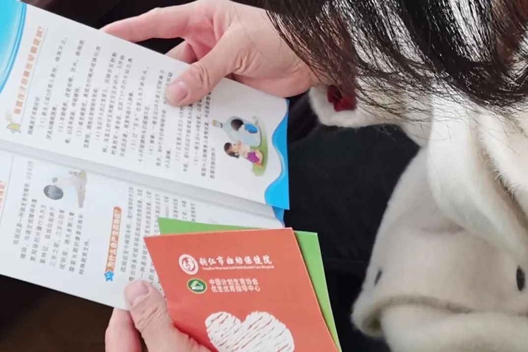 【新闻】关爱“星星的孩子”铜仁市妇幼保健院组织开展“世界自闭症日”健康教育义诊活动
