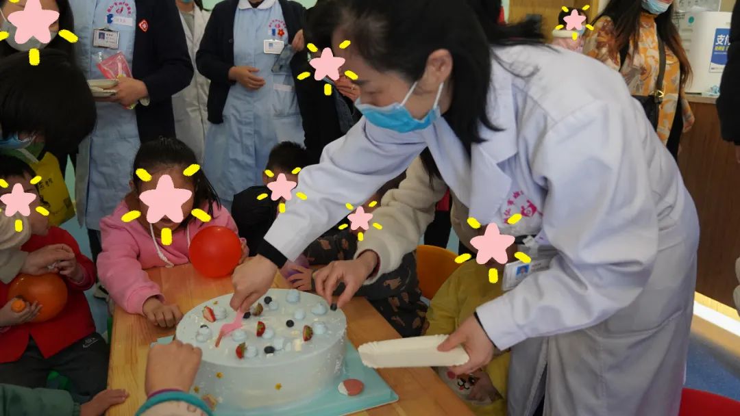【新闻】关爱“星星的孩子”铜仁市妇幼保健院组织开展“世界自闭症日”健康教育义诊活动