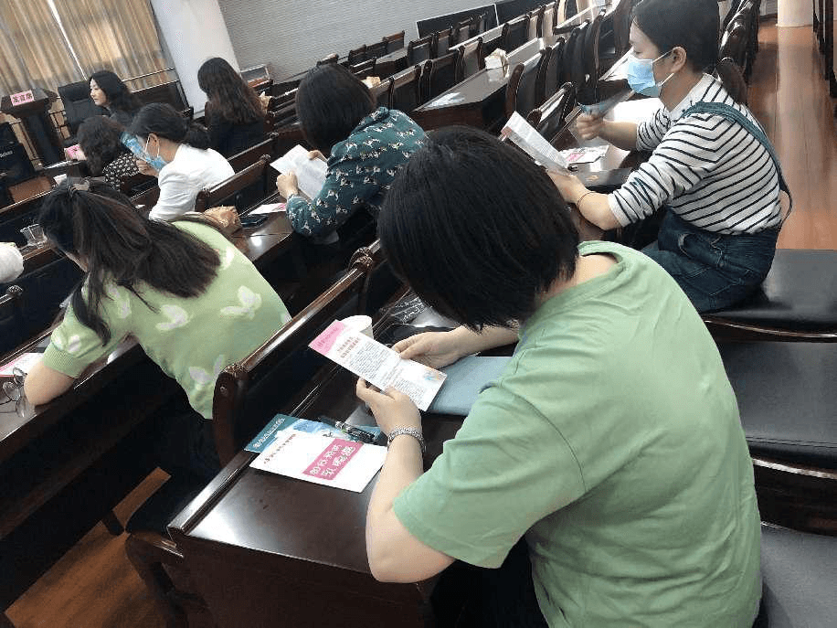 【新闻】健康靓丽我护航 构筑税苑幸福家—铜仁市妇幼保健院妇产专家团队深入铜仁市税务局开展健康讲堂