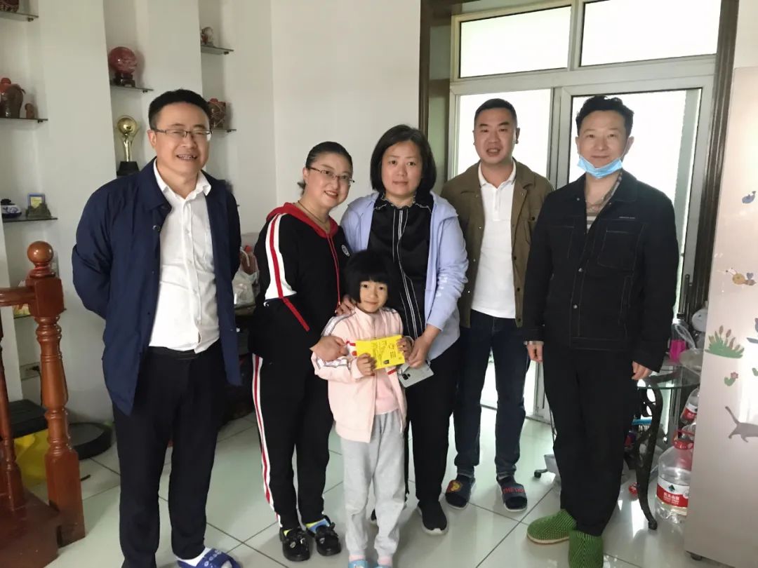 【新闻】同心守“沪”，情暖后方！杨华副院长率队看望慰问援沪一线医护人员家属