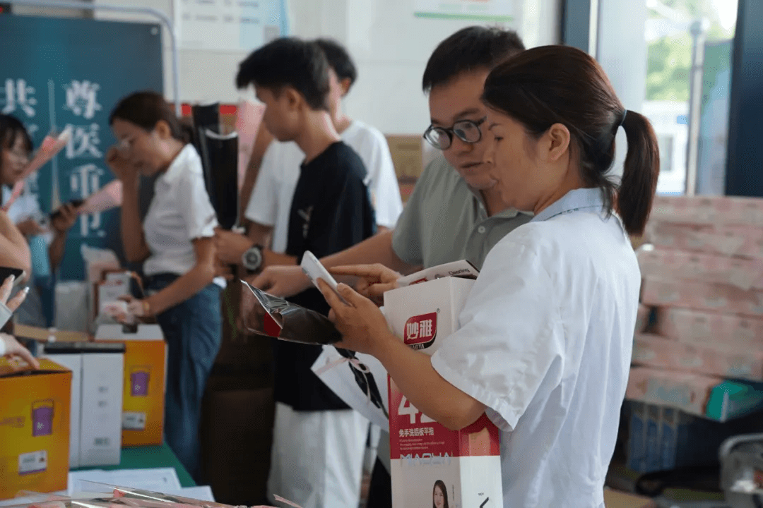 【崇尚人文精神，彰显医者仁心】致敬生命守护者，医企携手共庆医师节